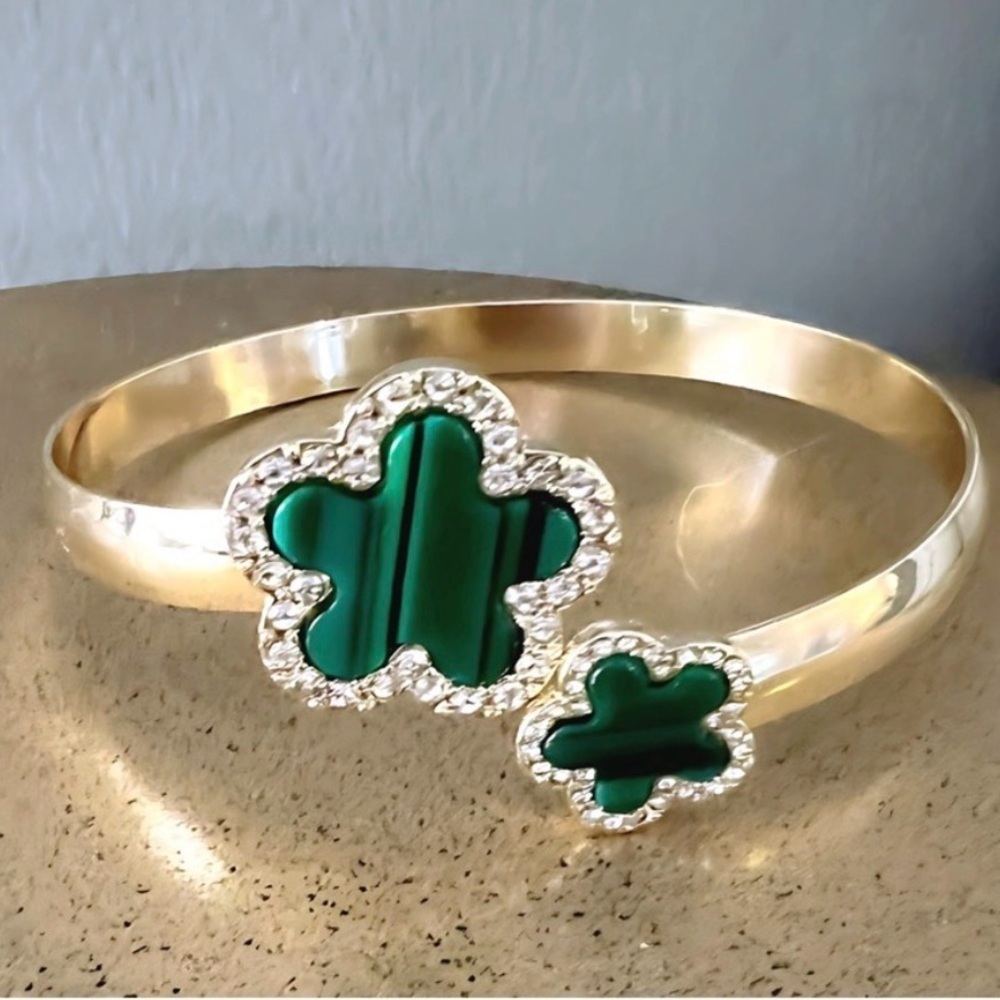 New! Twisted Clover Adjustable Cuff Bracelet 18K Gold Plated NWOT Gold Green - Picture 3 of 4